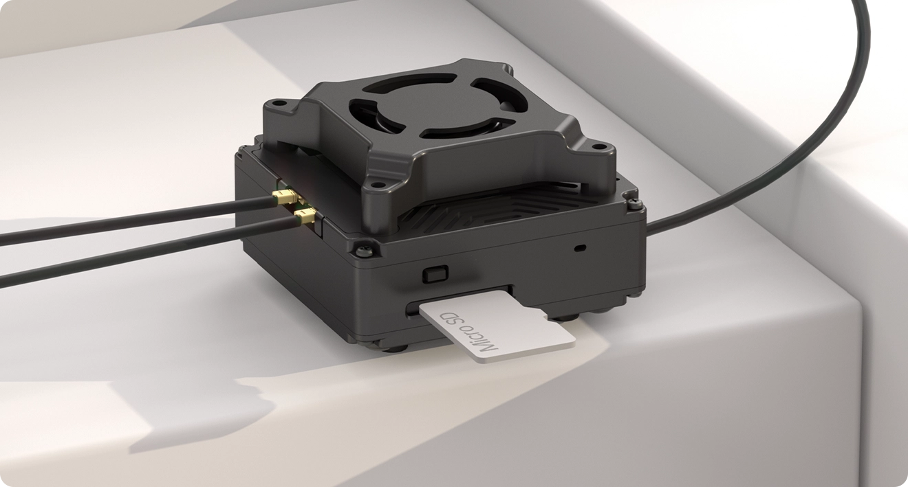 Micro SD 卡插槽，录制每一秒精彩